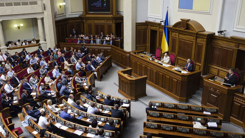 Ukrainisches Parlament verlängert Kriegsrecht bis Februar 2026 Beitragsbild