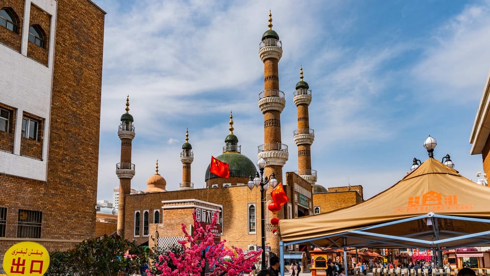 Chinas Unterdrückung in Xinjiang – nur ein Lügenmärchen? | Von Stephan Ossenkopp Beitragsbild