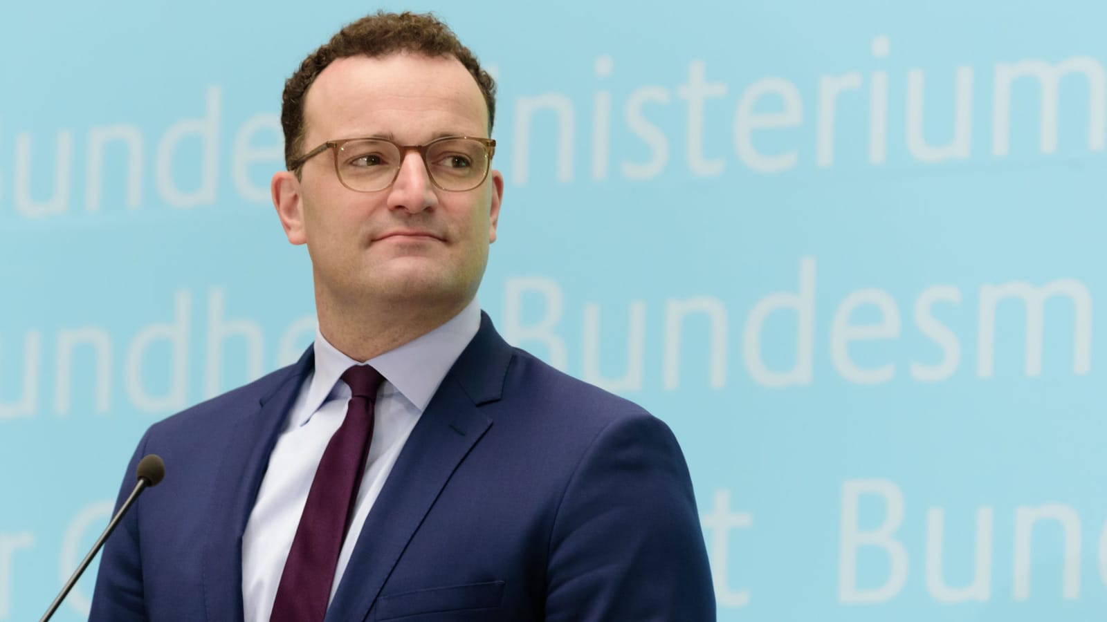 Spahn hinter Gitter